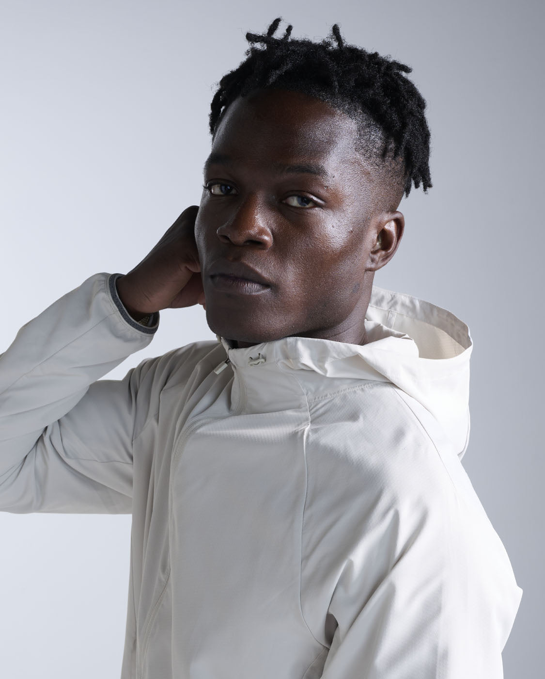 2xu-aero-hex-windbreaker-uomo-slim-antivento-running-grigio image 3