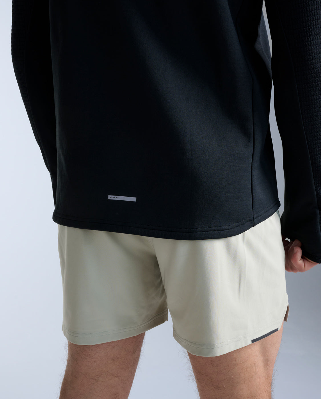 2xu-ignition-haptic-1-4-zip-felpa-running-uomo-nera-slim image 6