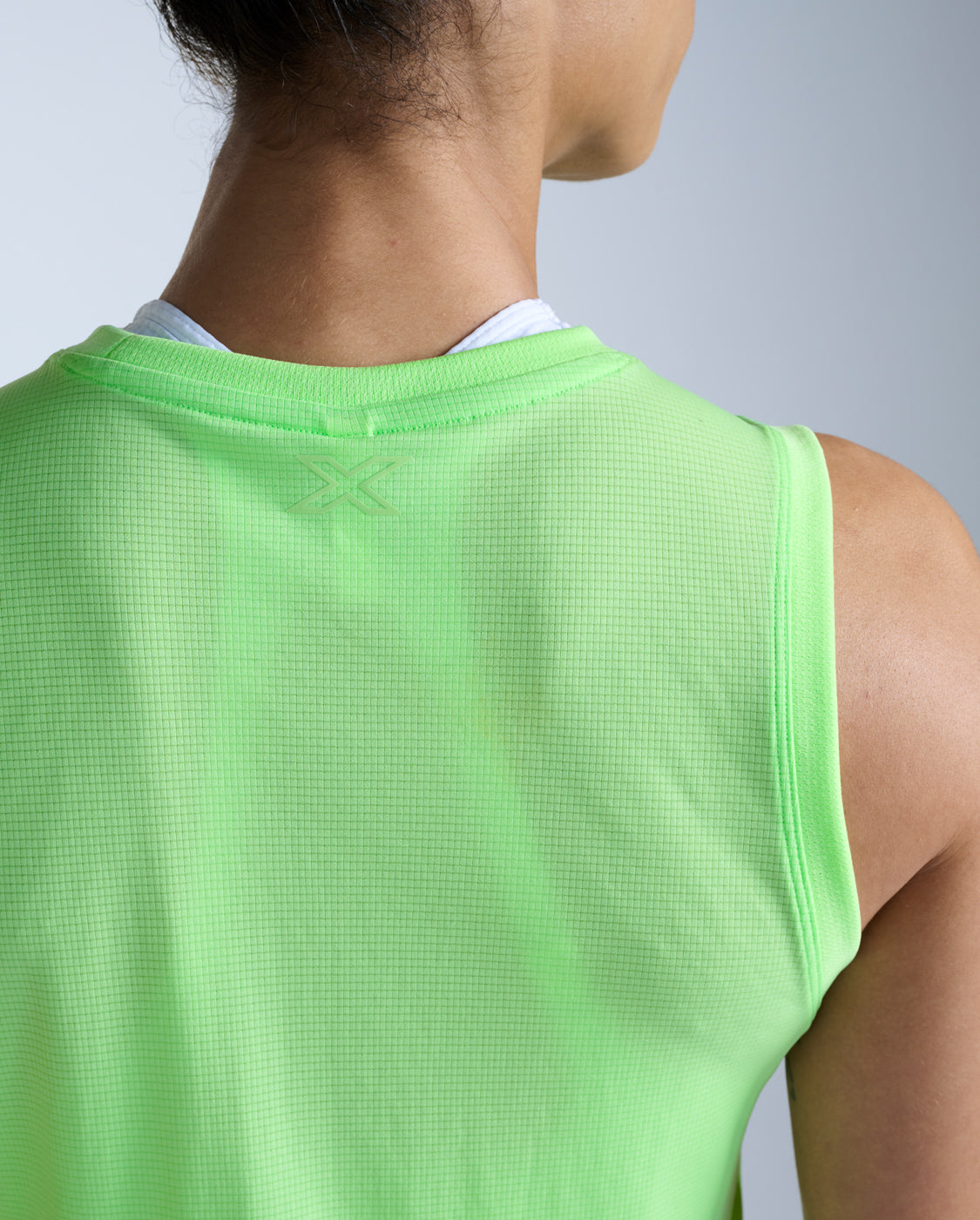 2xu-aero-mesh-crop-tank-donna-verde-chiaro image 4