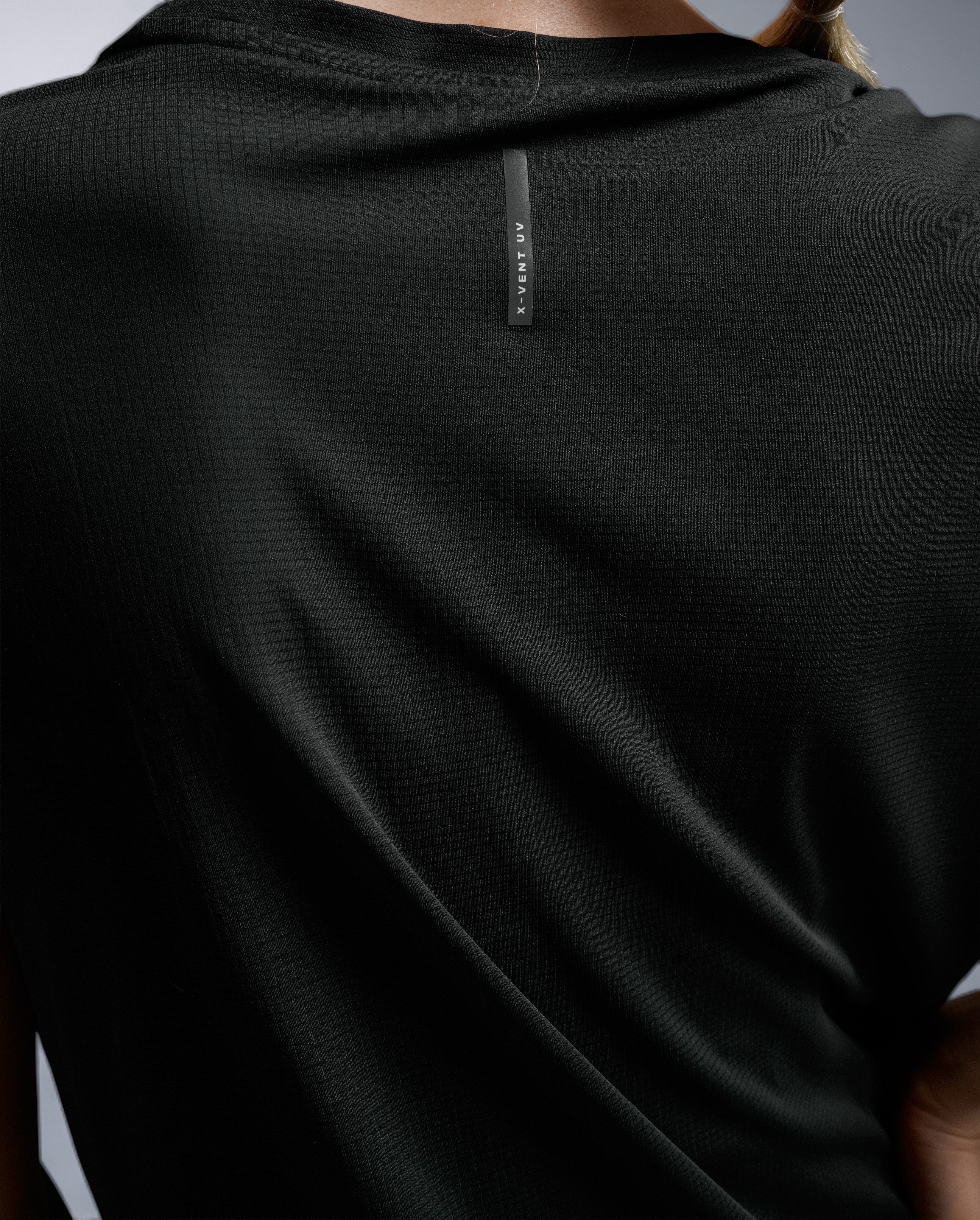 2xu-aero-trail-tee-donna-maglia-trail-nera-upf-50 image 8