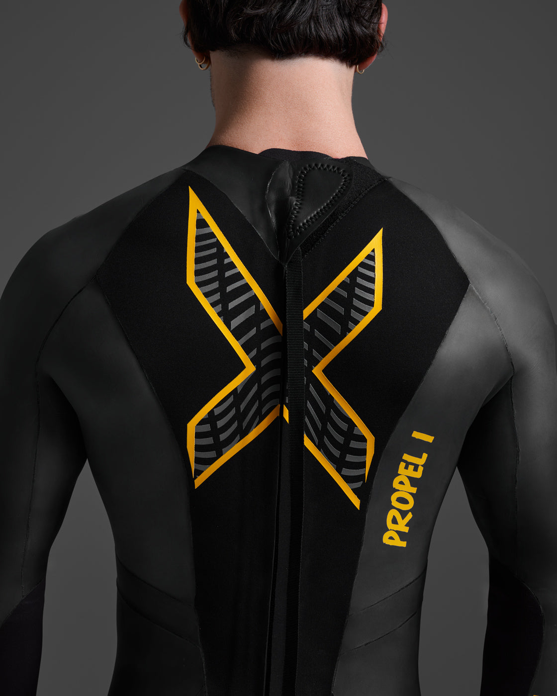 2xu-propel-1-wetsuit-muta-triathlon-nuoto-nero-oro image 8