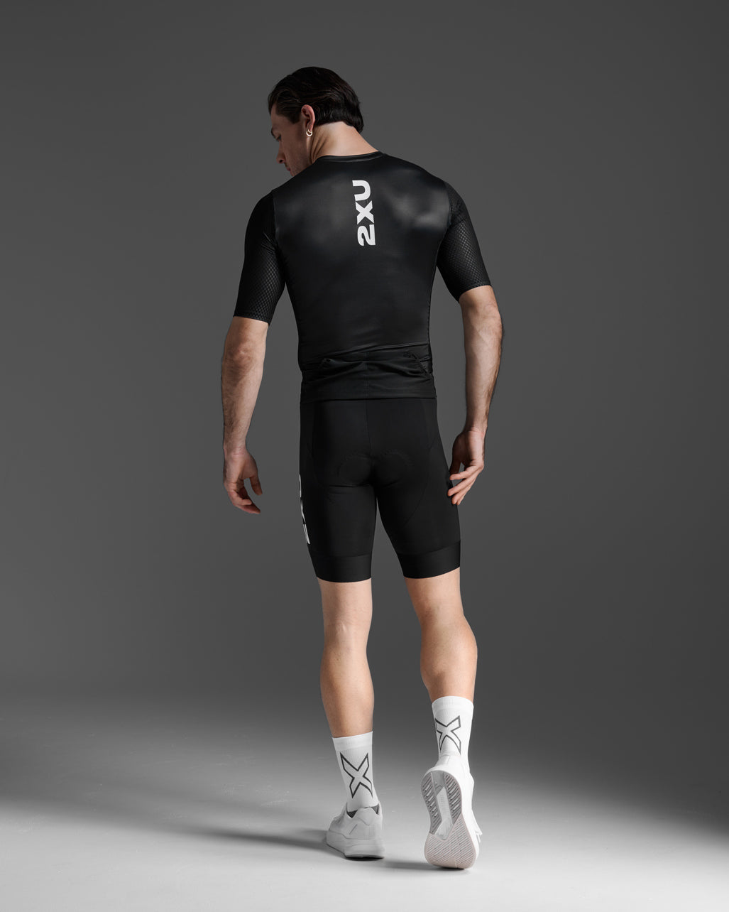 2xu-aero-hex-tri-top-maniche-corte-top-triathlon-nero image 2