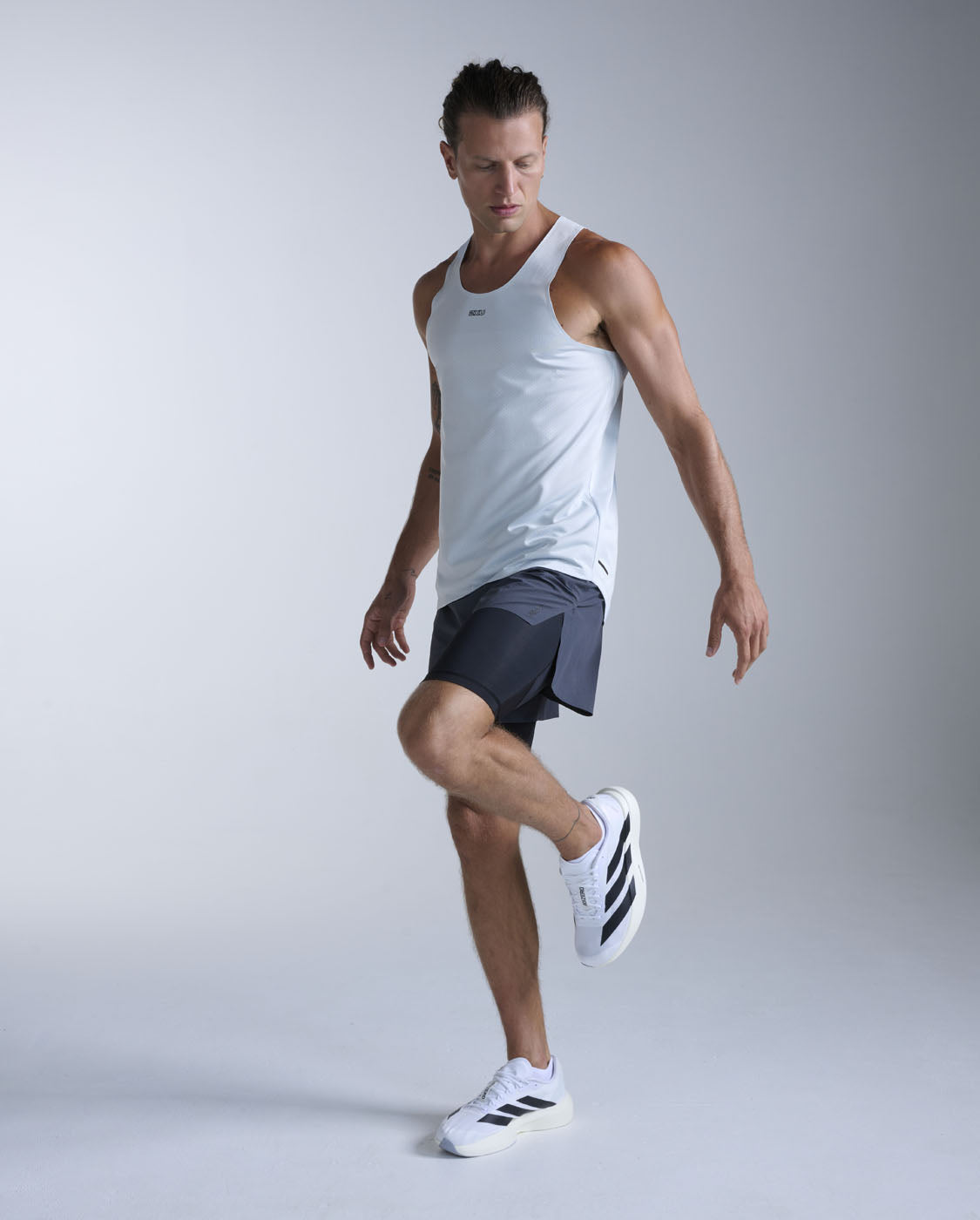 2xu-light-speed-tech-singlet-canotta-running-uomo image 6