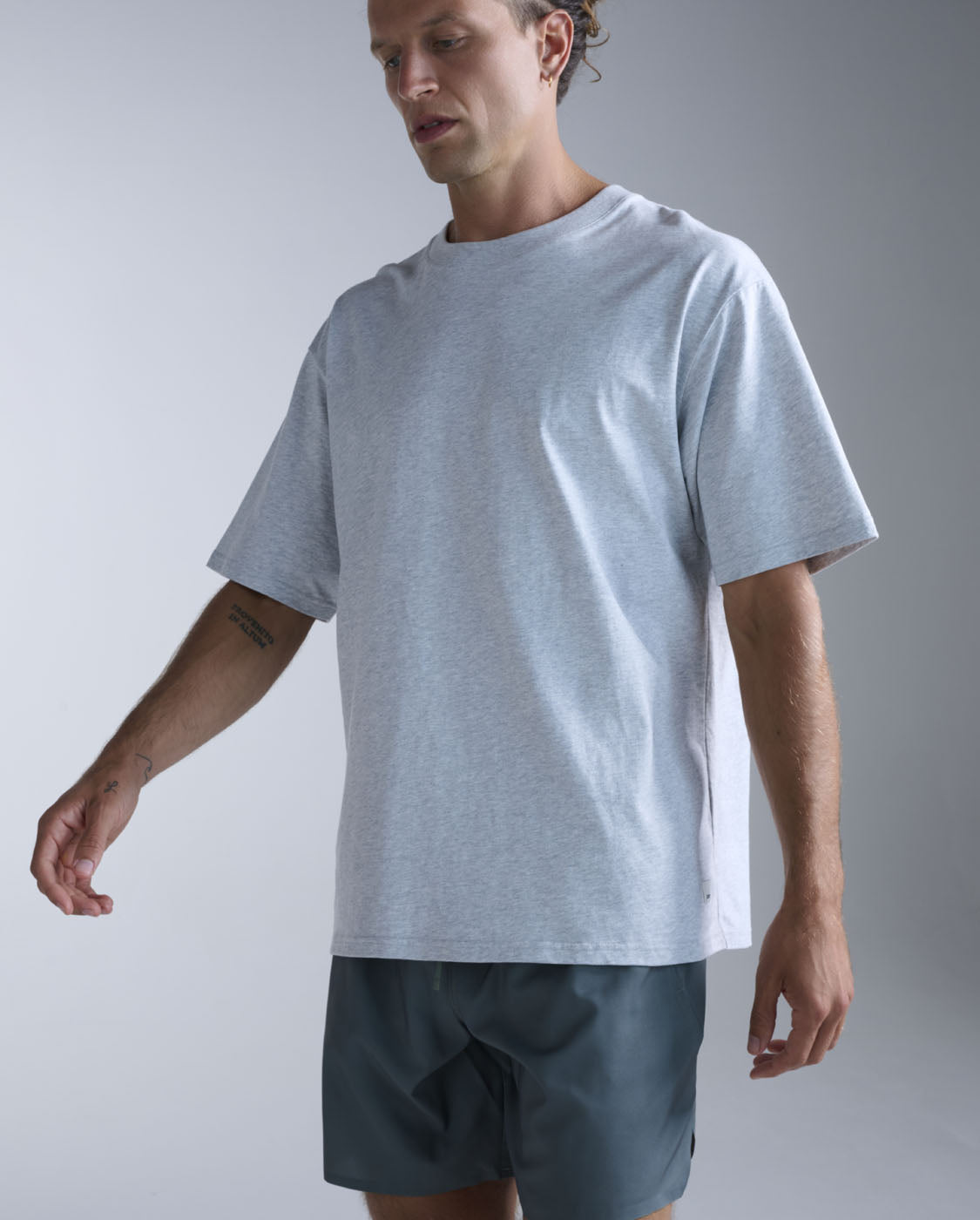 2xu-ez-oversized-organic-cotton-tee-t-shirt-unisex-grigio image 3