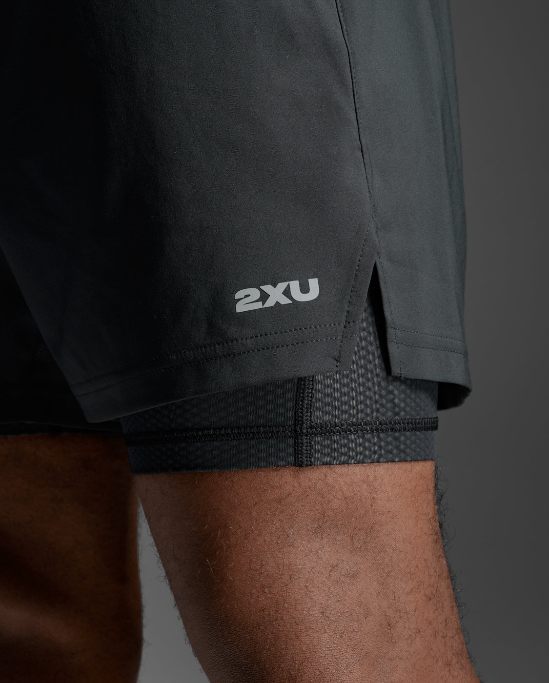 2xu-aero-mesh-2-in-1-short-5-inch-da-running-nero-base-black image 5
