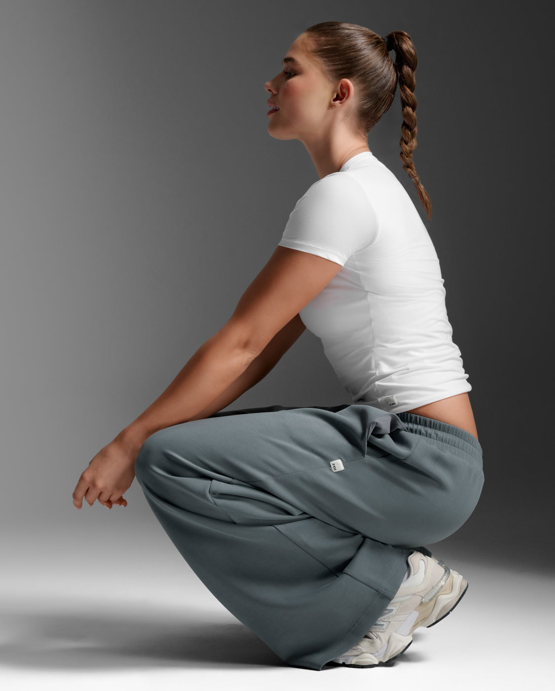 2xu-wonderluxe-fitted-tee-t-shirt-donna-bianca-fit-modellante image 6