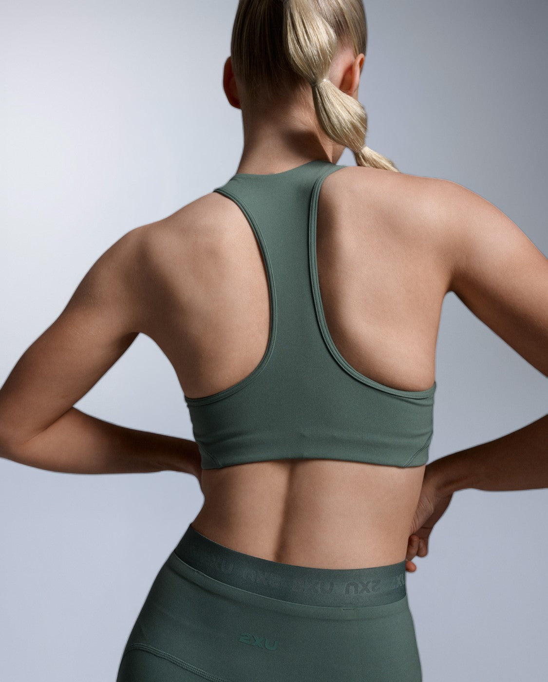 2xu-form-racerback-reggiseno-sportivo-impatto-medio-verde image 6