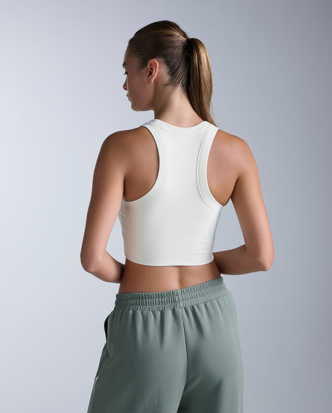 2xu-fluid-tencel-ribbed-crop-tank-top-crop-beige image 4