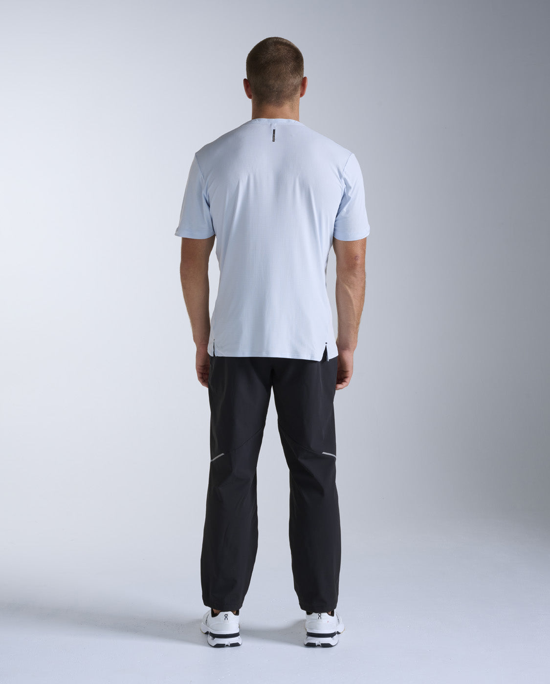 2xu-aero-trail-tee-maglia-trail-running-uomo-regular-fit-blu image 5