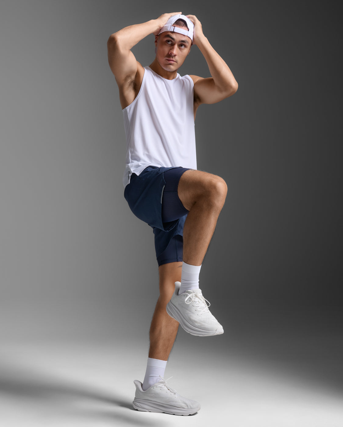 2xu-aero-mesh-2-in-1-shorts-5-pollici-pantaloncini-running-uomo-navy image 5