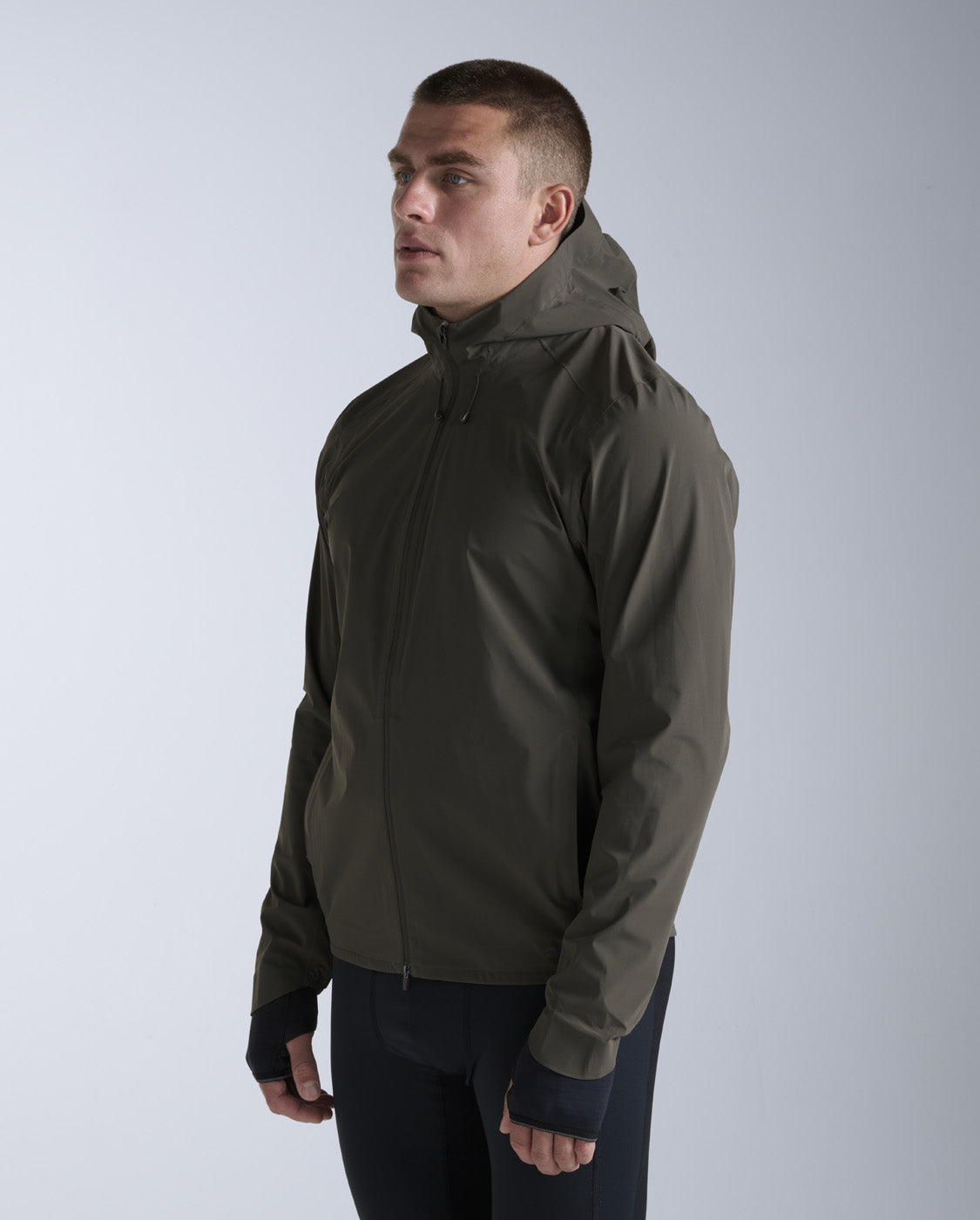 2xu-ignition-shield-waterproof-jacket-uomo-verde-slim image 2