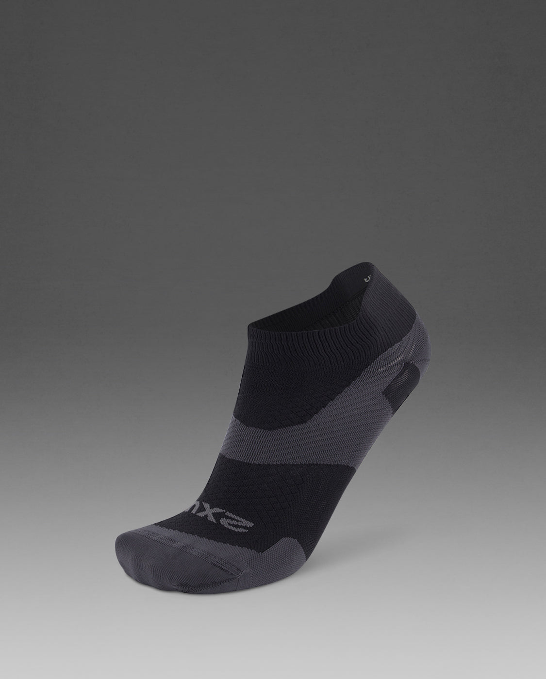 2xu-vectr-ultralight-1-4-crew-compression-socks-nere image 1