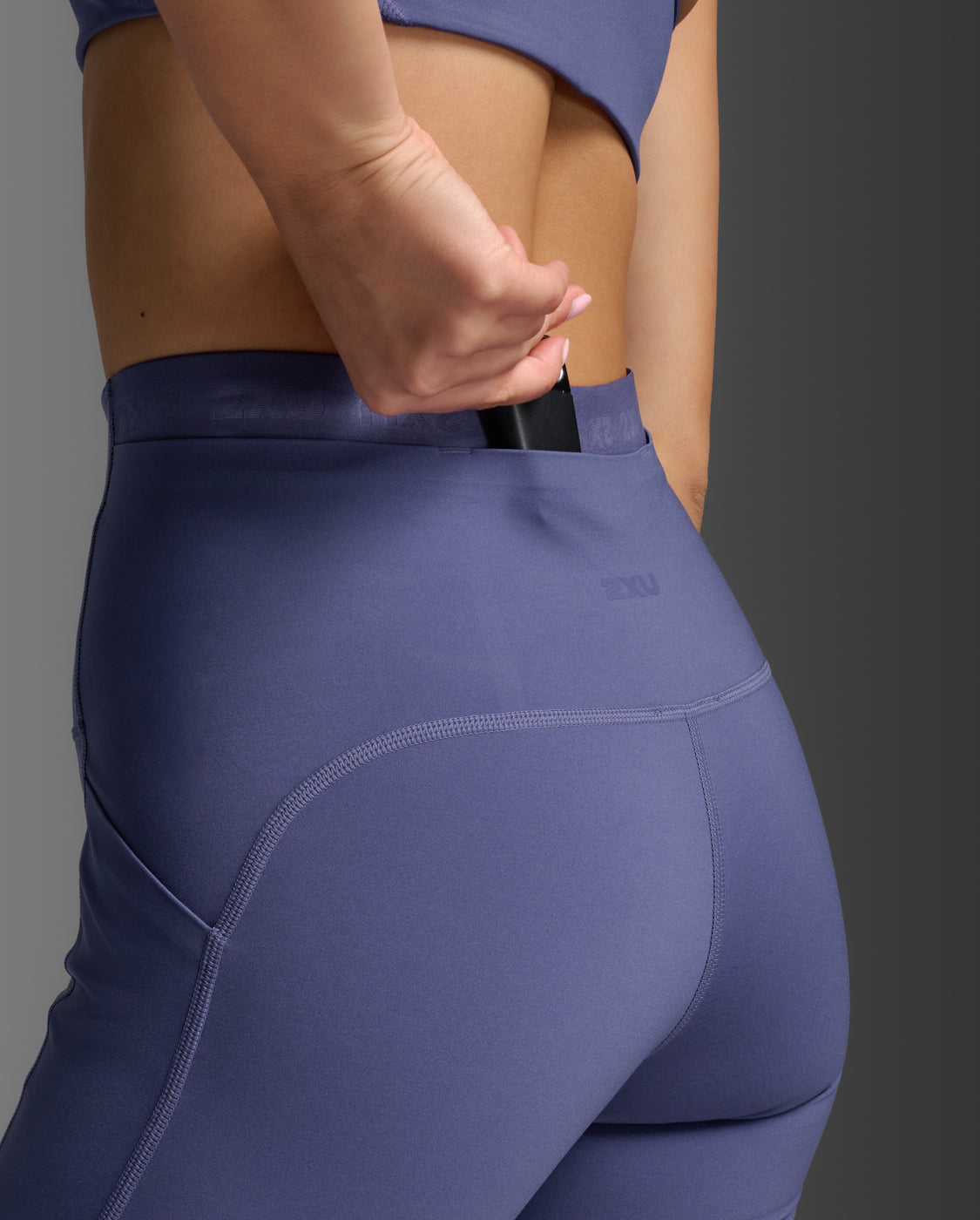 2xu-form-stash-hi-rise-6-compression-short-con-tasche-viola image 6