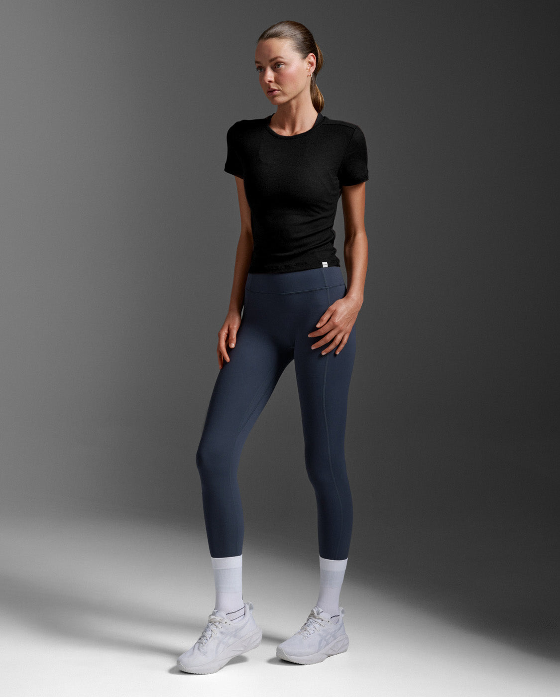 2xu-form-fluid-ribbed-crop-tee-donna-nera-t-shirt-crop-fitted image 7