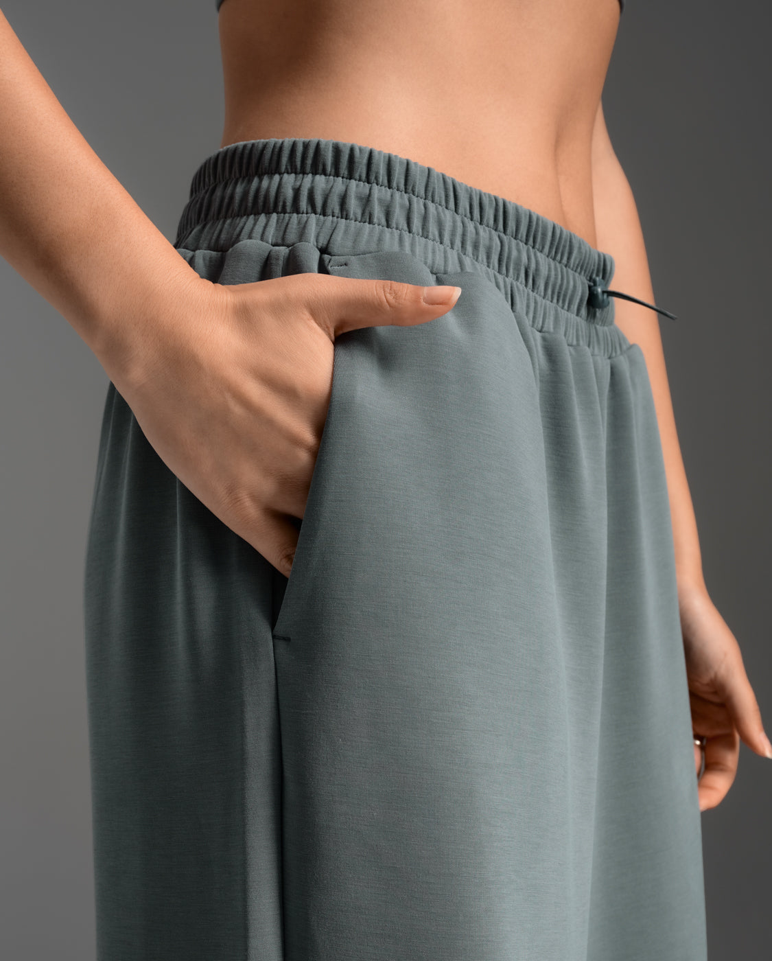 2xu-wonderluxe-sand-washed-wide-leg-pants-pantaloni-donna image 7