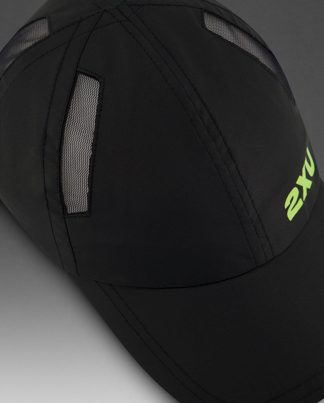 2xu-run-cap-cappellino-running-unisex-nero-giallo image 4