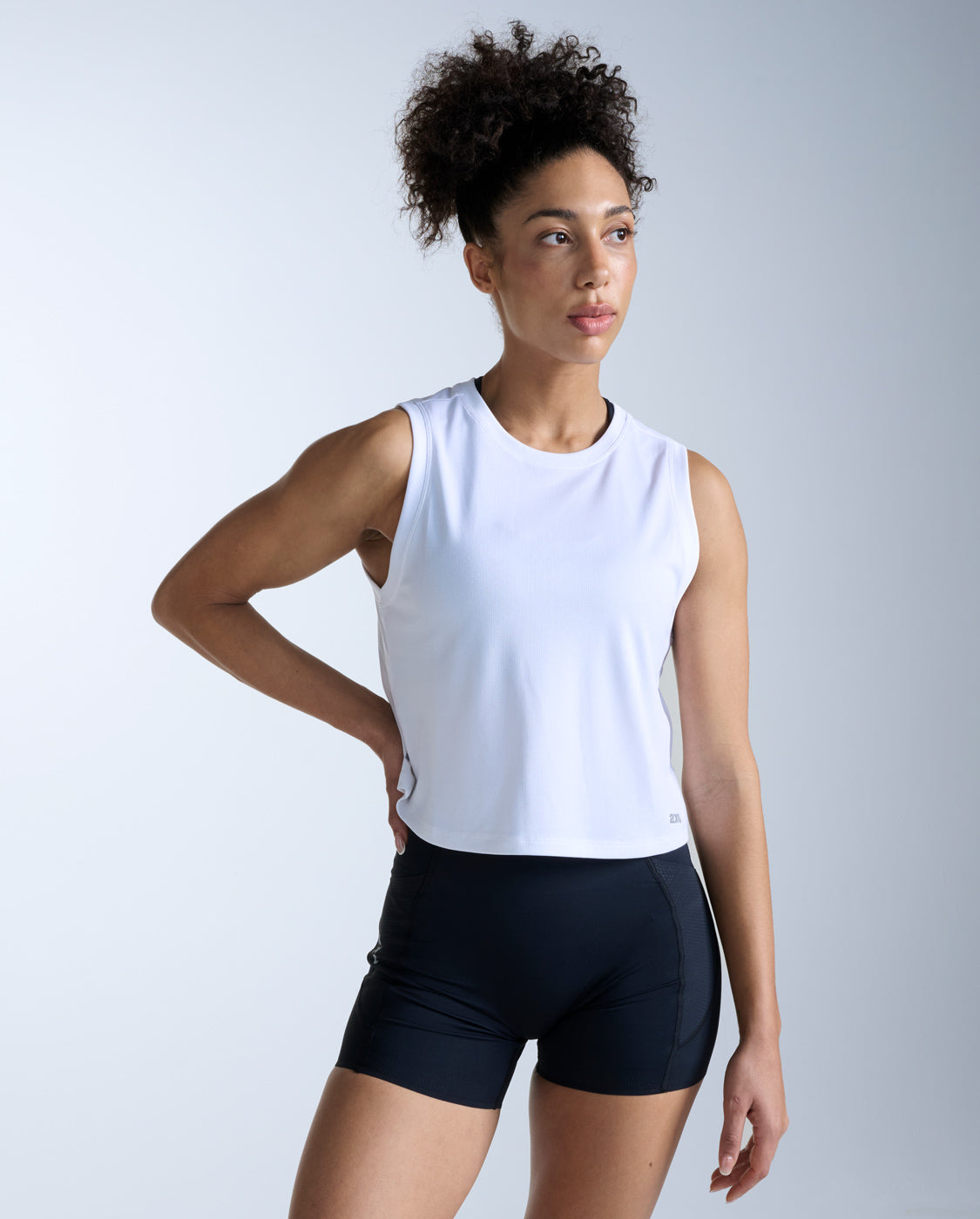 2xu-aero-mesh-crop-tank-donna-canotta-running-bianca-slim image 1