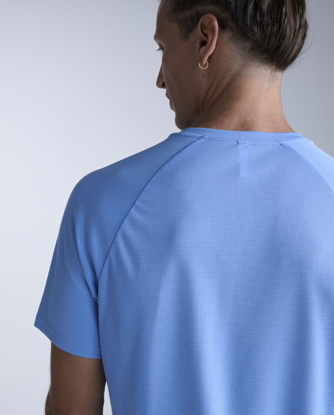 2xu-aero-tee-maglia-running-traspirante-uomo image 3