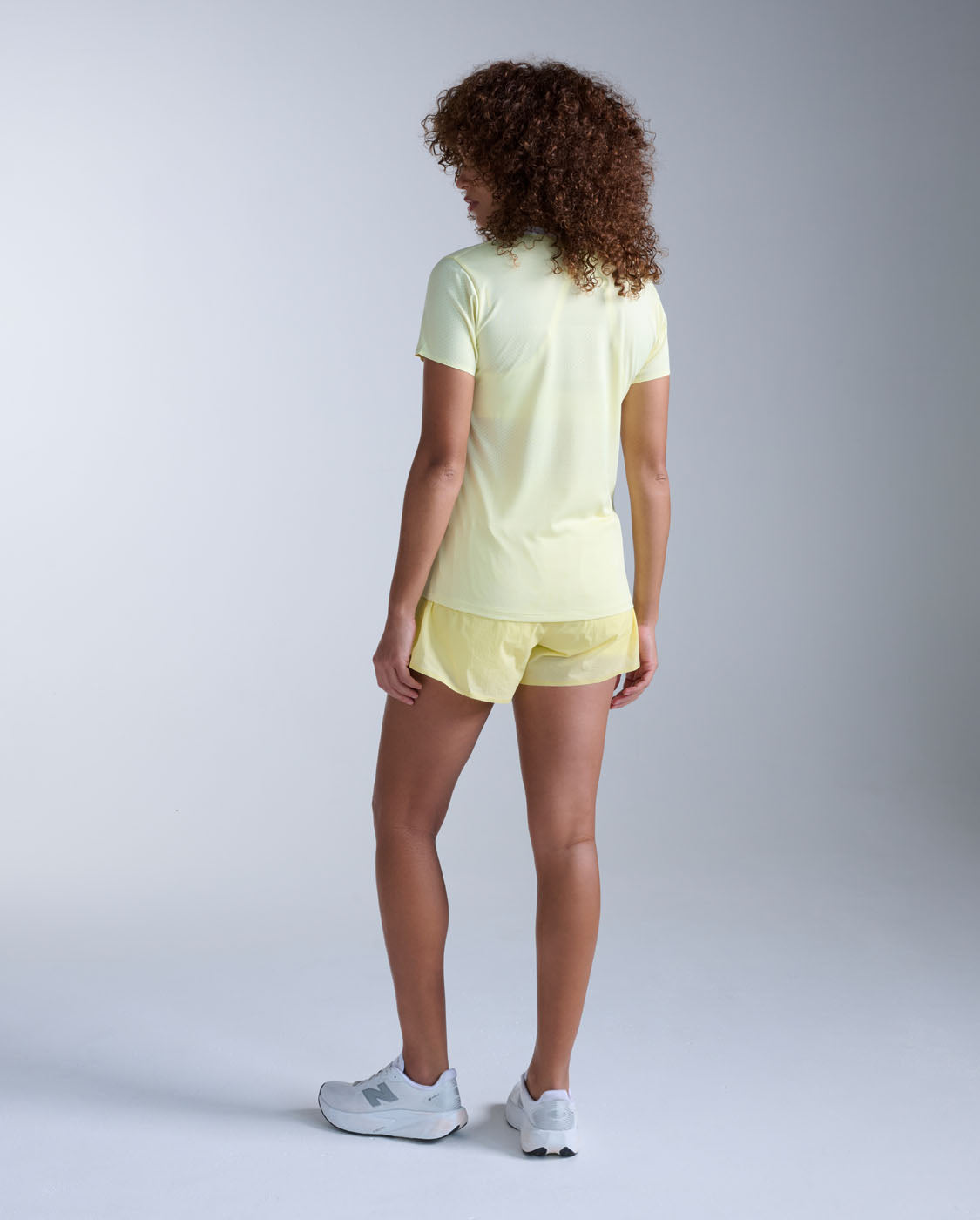 2xu-light-speed-tech-tee-maglia-running-gialla image 6