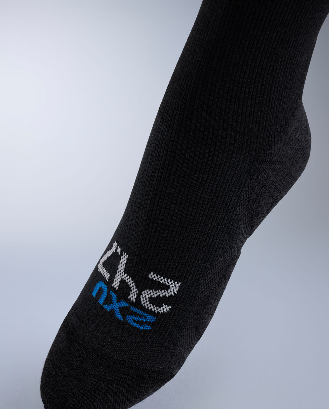 2xu-24-7-bamboo-compression-socks-calze-a-compressione-graduata-unisex-nero image 3