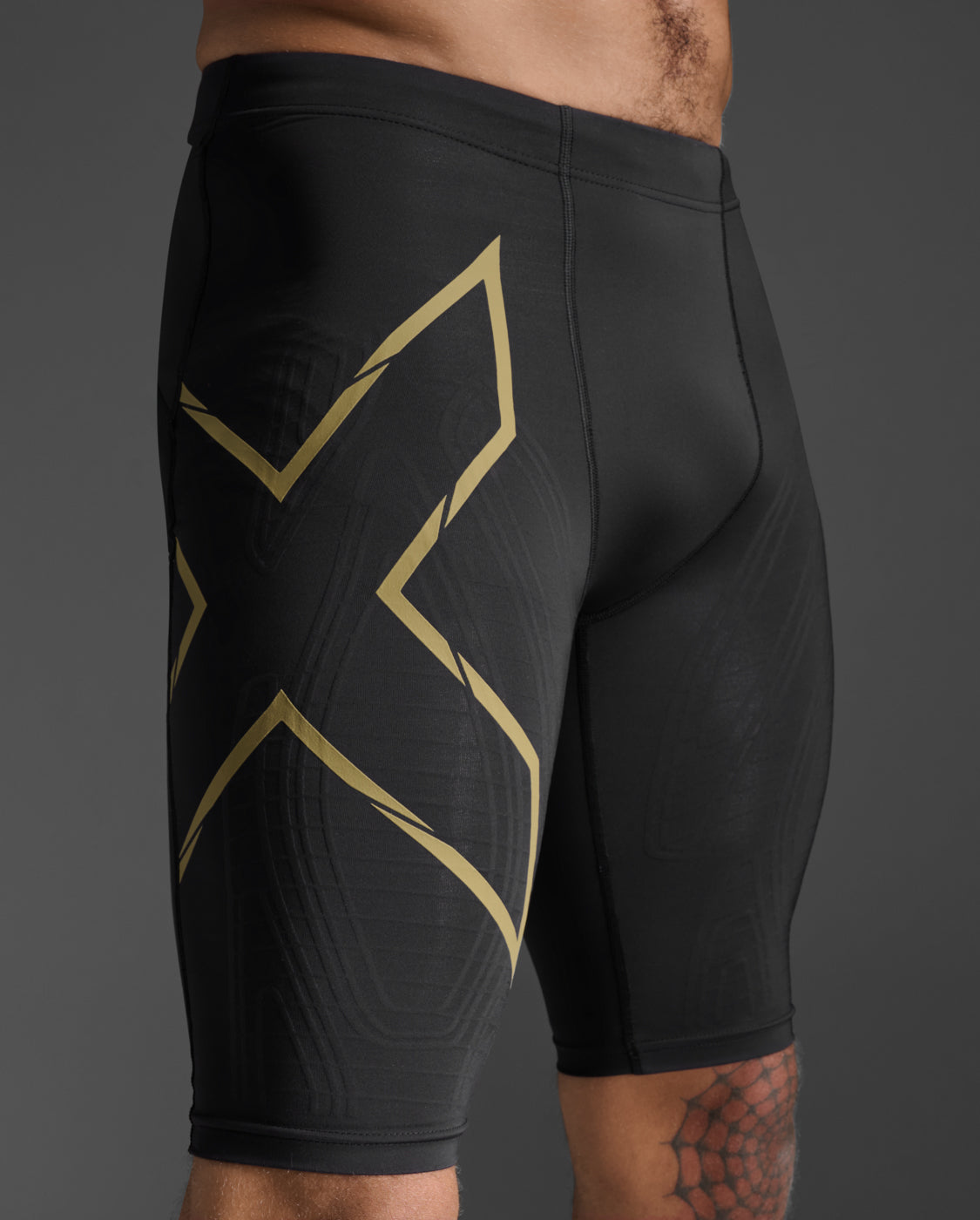 2xu-light-speed-compression-shorts-shorts-running-uomo image 5