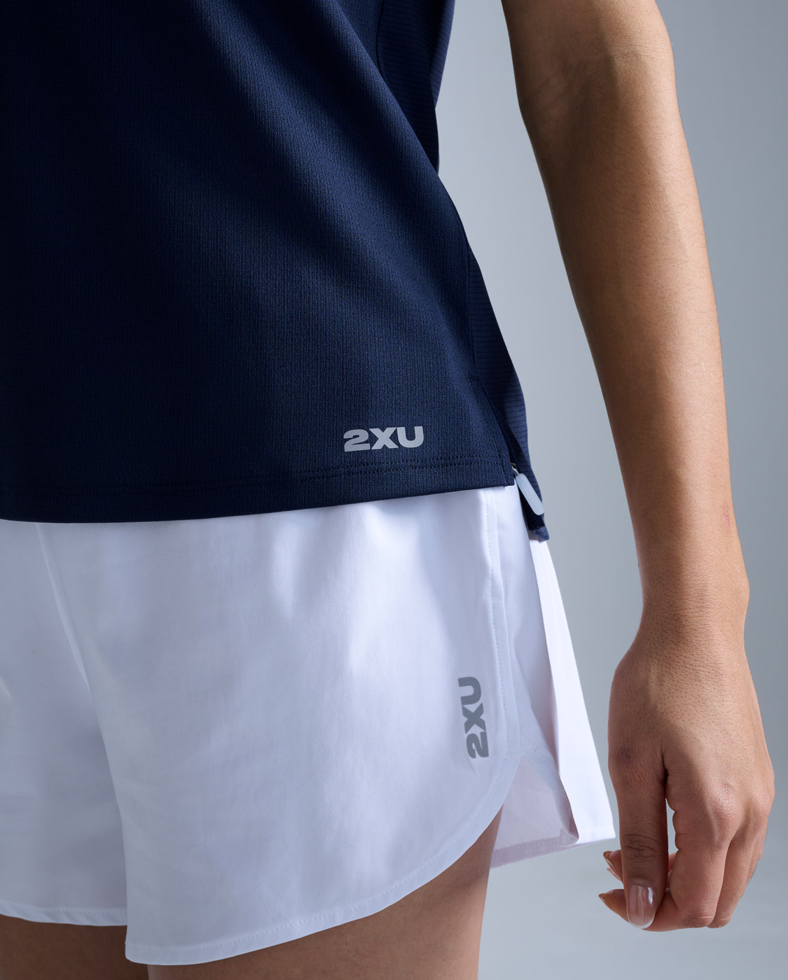 2xu-aero-singlet-donna-canotta-running-blu-slim image 4