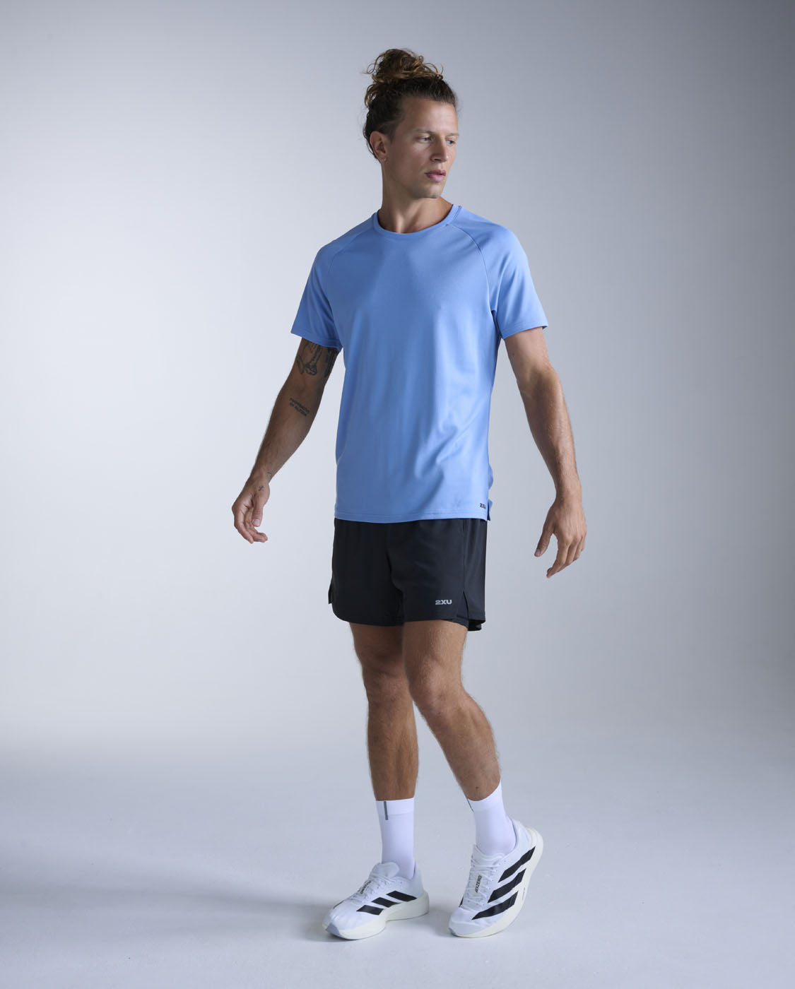 2xu-aero-tee-maglia-running-traspirante-uomo image 6