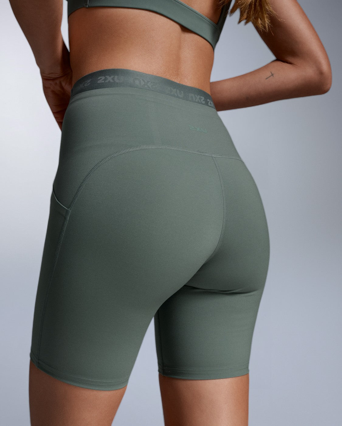 2xu-form-stash-hi-rise-compression-6-inch-shorts-short-donna-verde image 3