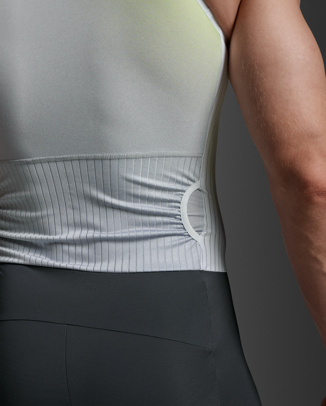 2xu-light-speed-react-trisuit-triathlon-uomo image 7