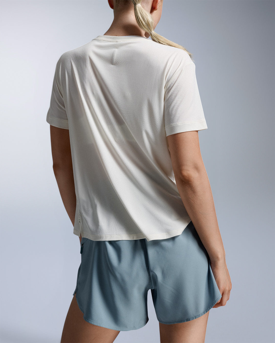 2xu-aero-trail-maglietta-running-donna-beige image 6