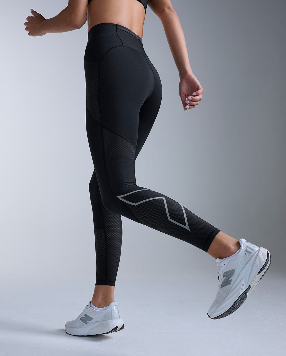 2xu-aero-mesh-hi-rise-compression-tights-nero image 7
