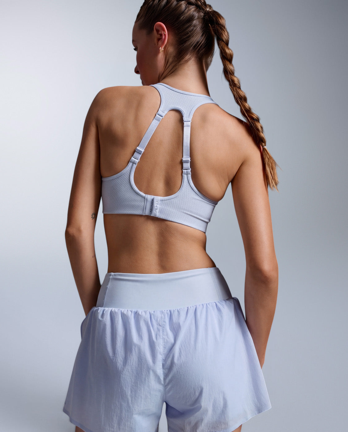 2xu-aero-mesh-reggiseno-sportivo-a-impatto-medio-azzurro image 7