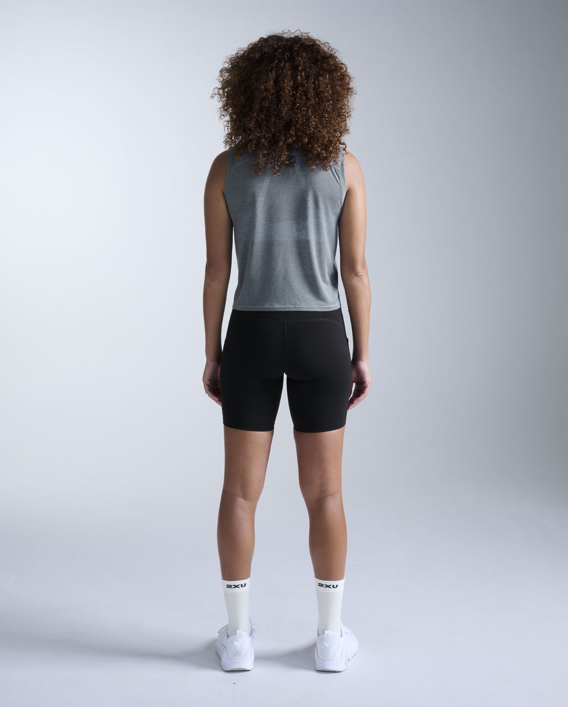 2xu-relight-crop-tank-canotta-training-donna image 6