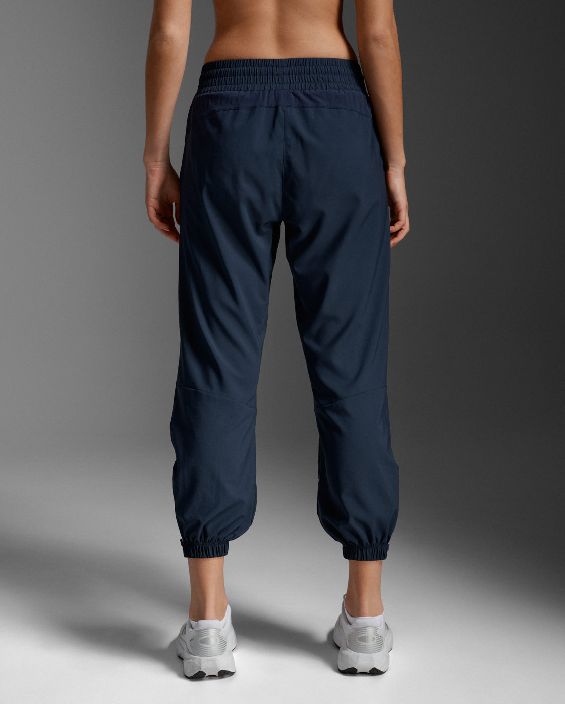 2xu-aero-hi-rise-woven-jogger-pantalone-donna-blu image 3