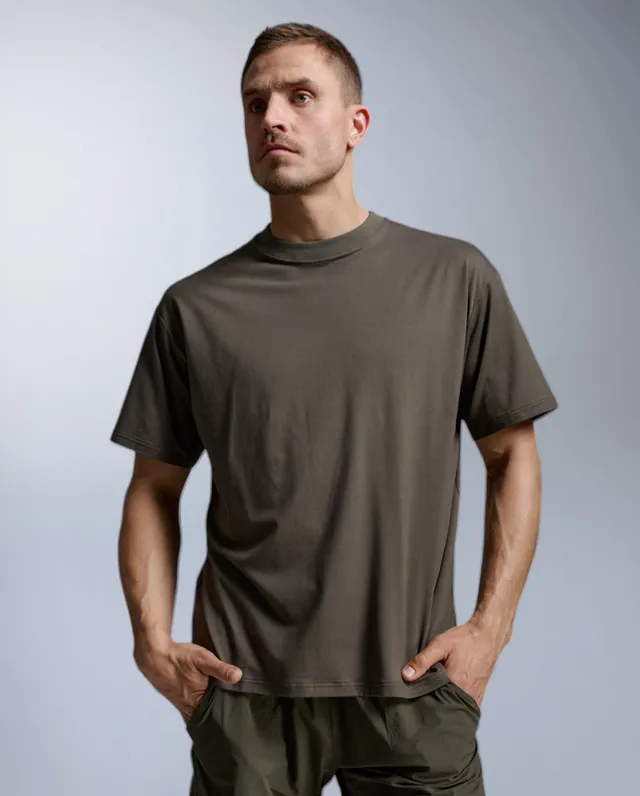 2xu-motion-oversized-tencel-tee-uomo-t-shirt-verde-boxy-fit image 1