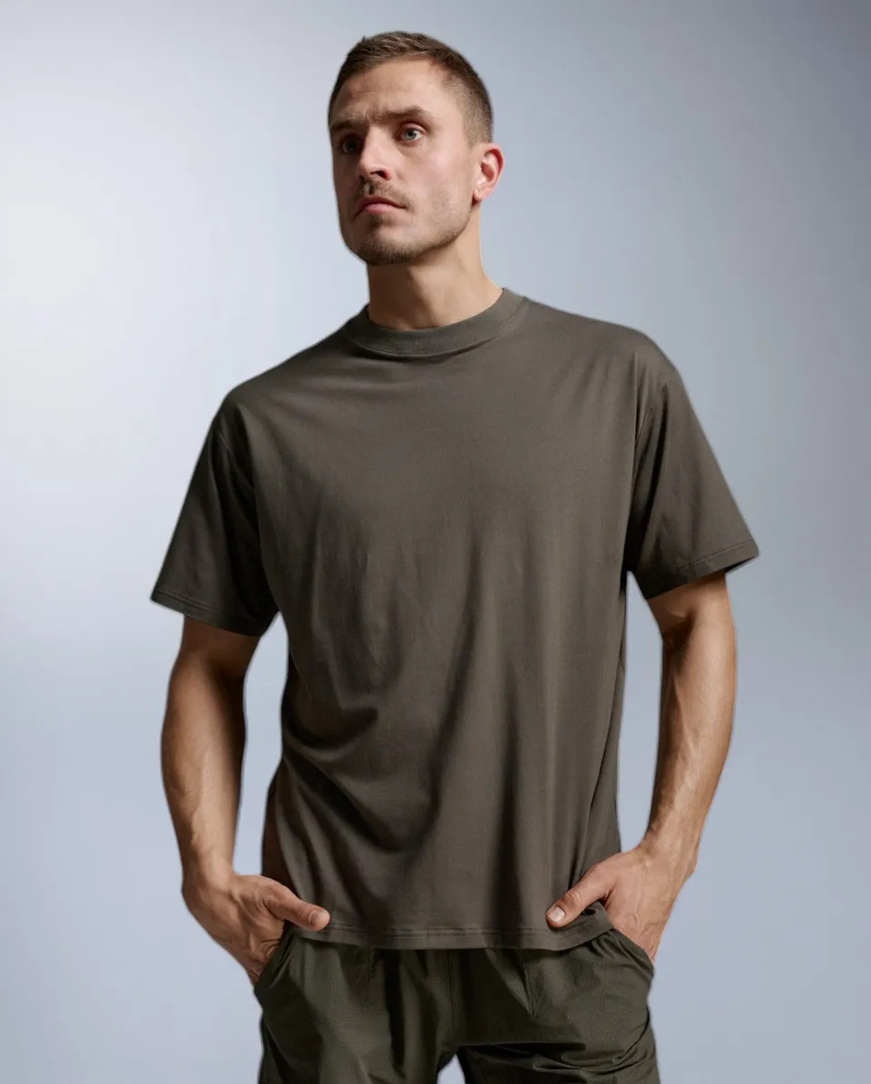 2xu-motion-oversized-tencel-tee-uomo-t-shirt-verde-boxy-fit image 1