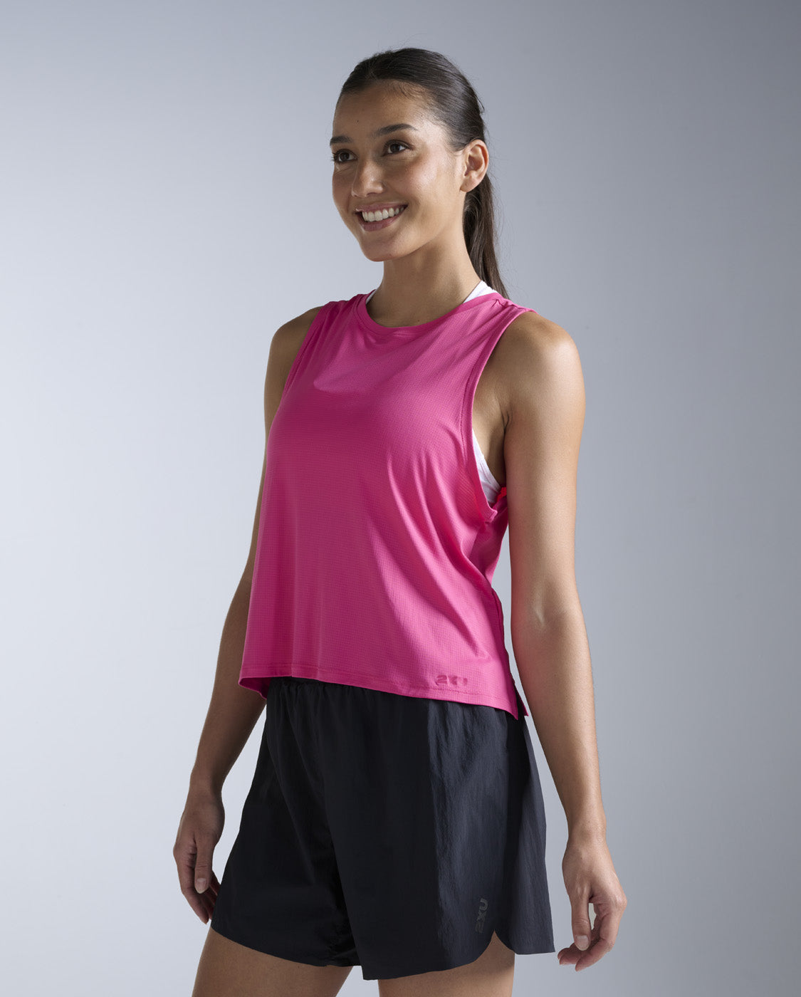 2xu-aero-trail-tank-canotta-trail-running-donna-rosa-upf-50 image 2