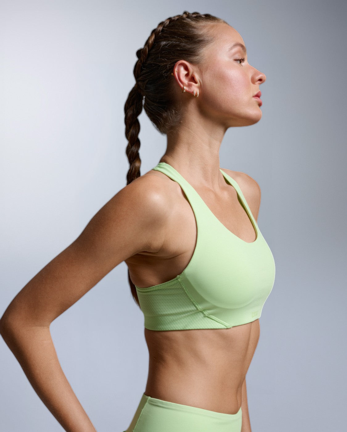 2xu-aero-mesh-medium-impact-bra-donna-verde image 2