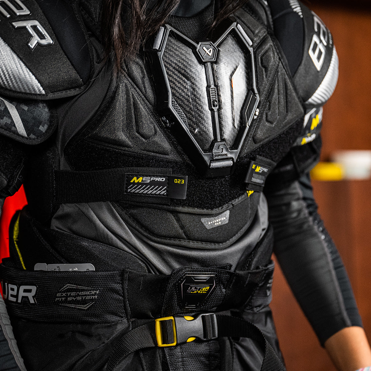 bauer-supreme-m5-pro-paraspalle-hockey-ghiaccio-junior image 3