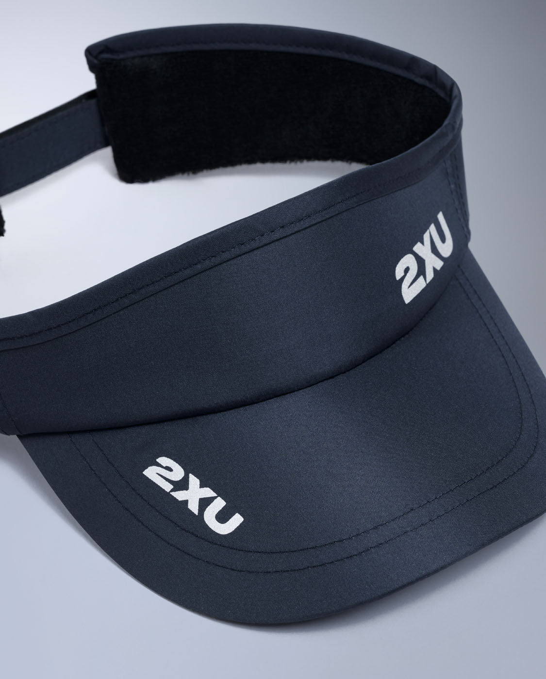 2xu-run-visor-visiera-running-unisex-blu image 4