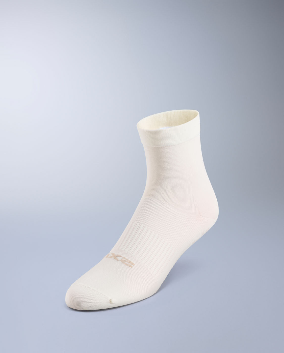 2xu-performance-crew-grip-socks-beige-calze-pilates-yoga image 1