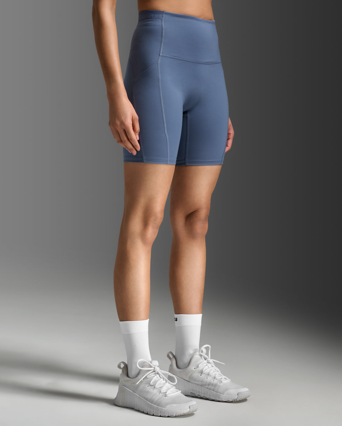 2xu-form-stash-hi-rise-6-compression-short-con-tasche image 5