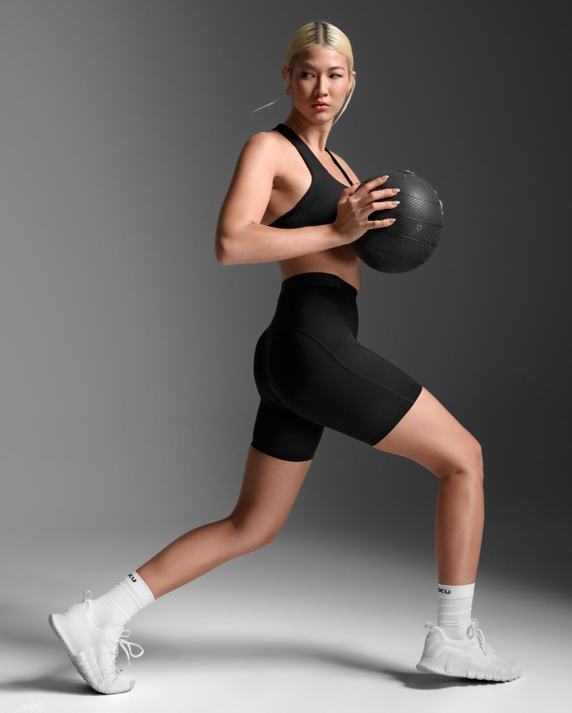 2xu-form-stash-hi-rise-6-shorts-a-compressione-con-tasche-nero image 6