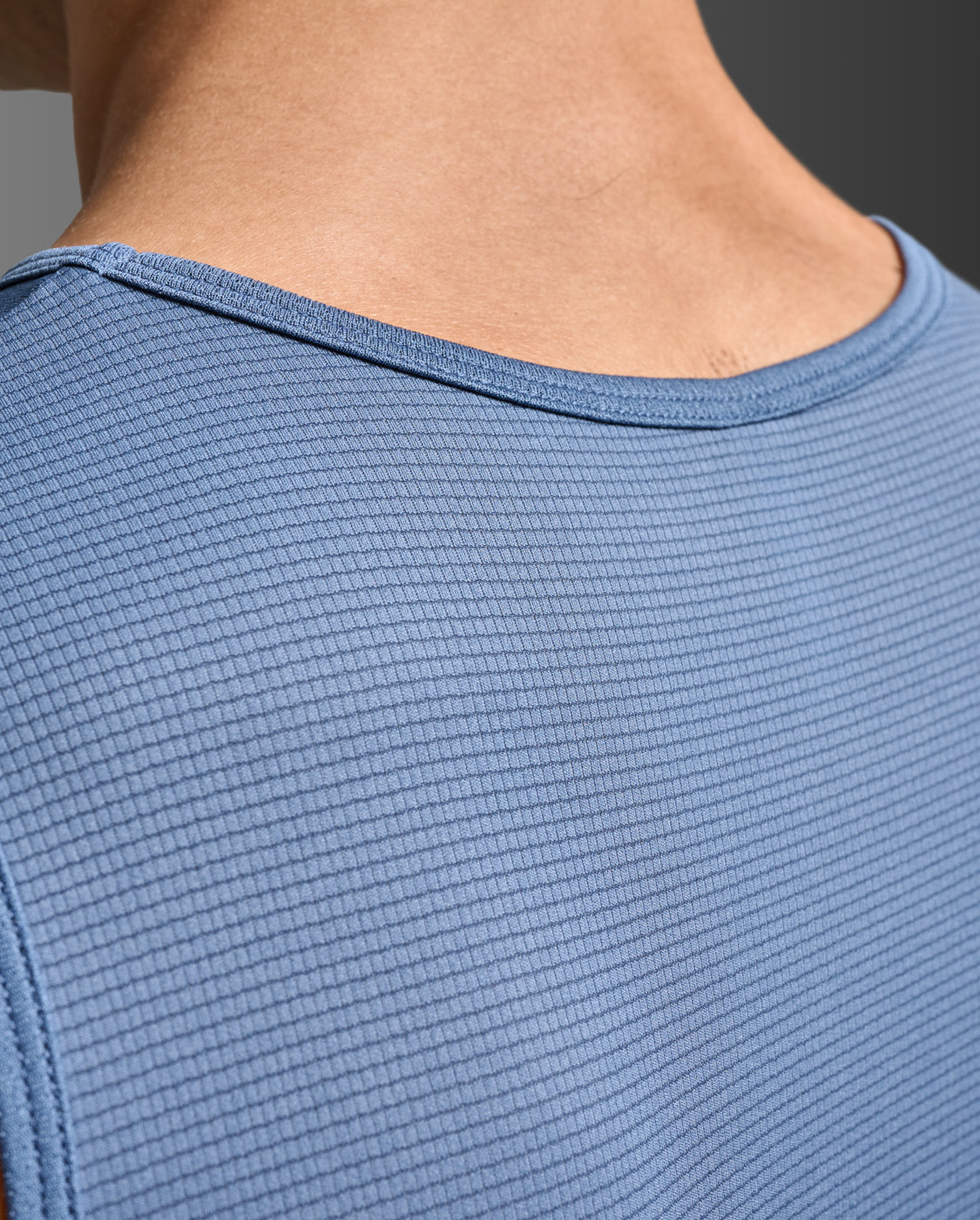 2xu-aero-tank-canotta-running-uomo-slim-fit-blu image 7