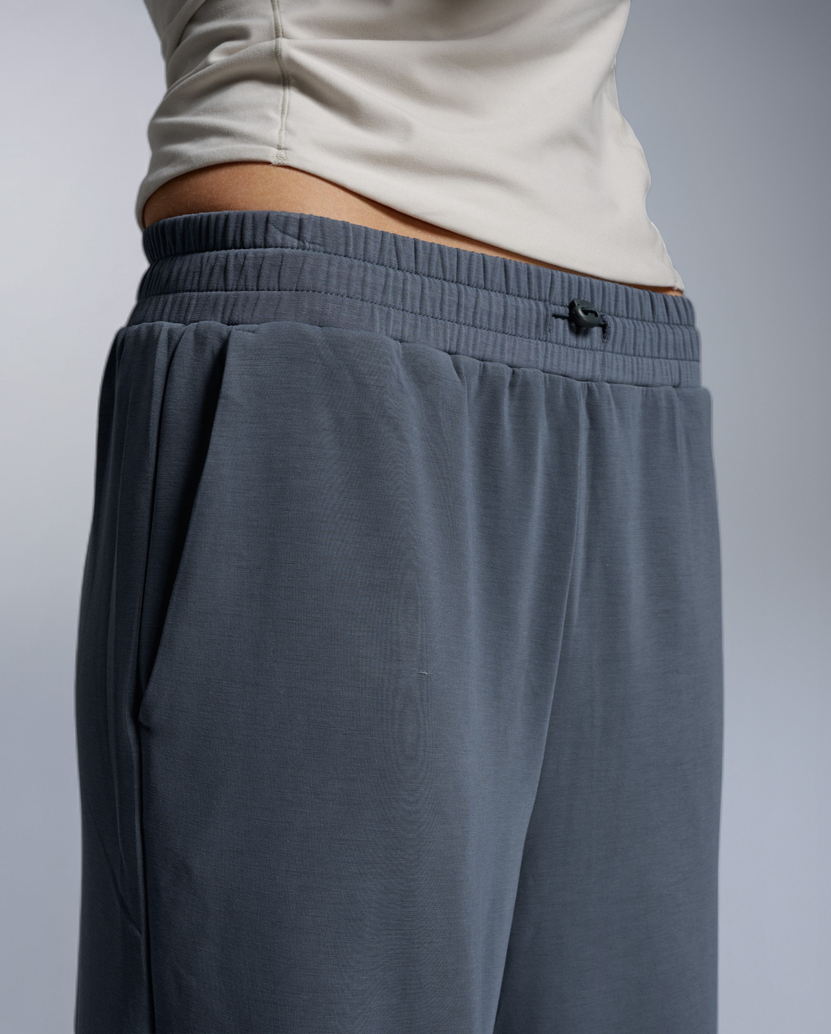 2xu-wonderluxe-sand-washed-wide-leg-pants-donna-blu image 3