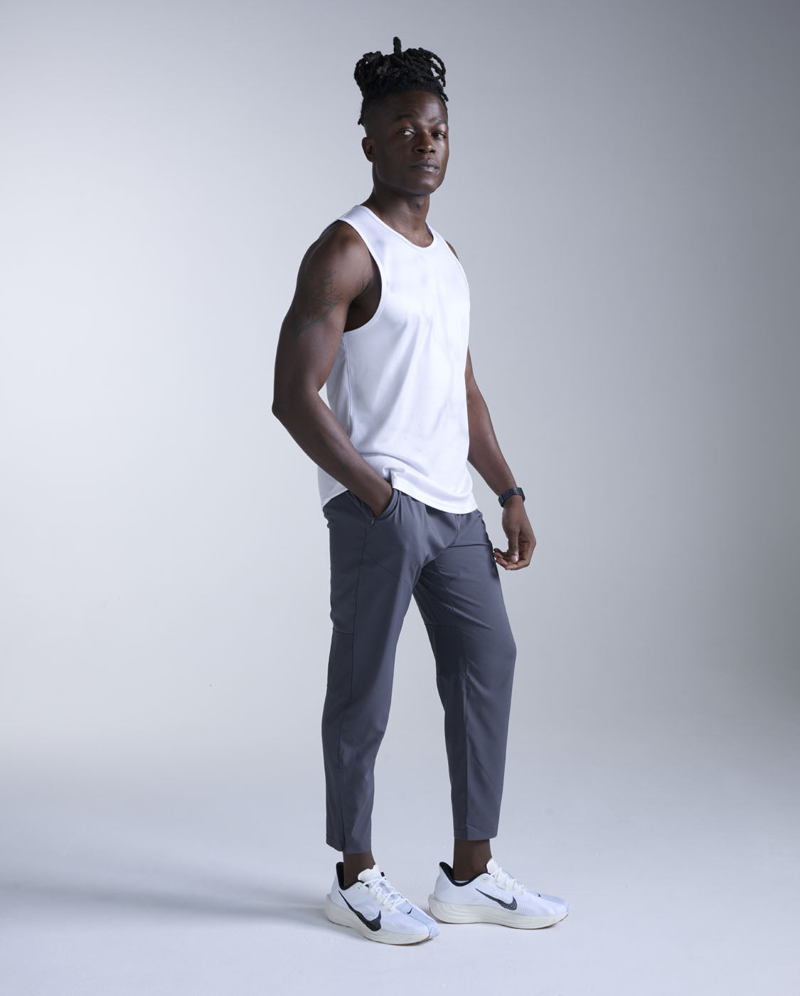 2xu-aero-woven-jogger-pantaloni-running-leggeri-con-zip image 5