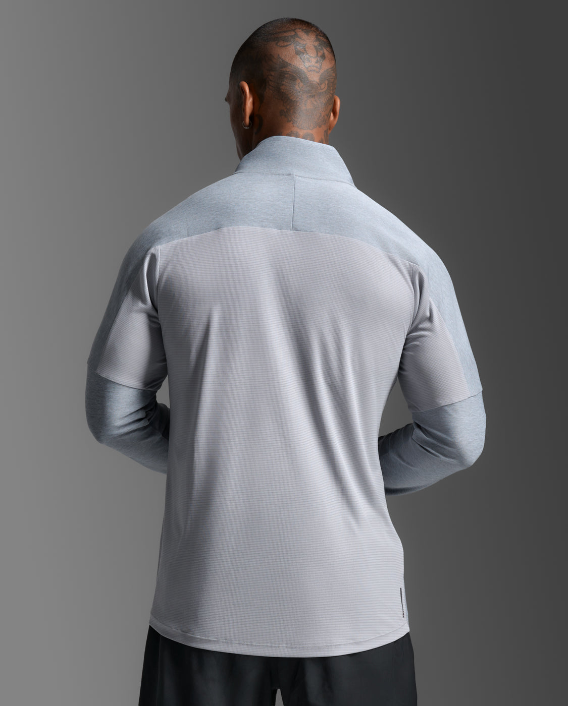 2xu-aero-1-2-zip-running-unisex-grigio image 2