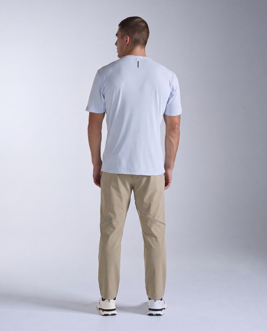 2xu-aero-trail-jogger-uomo-beige image 3