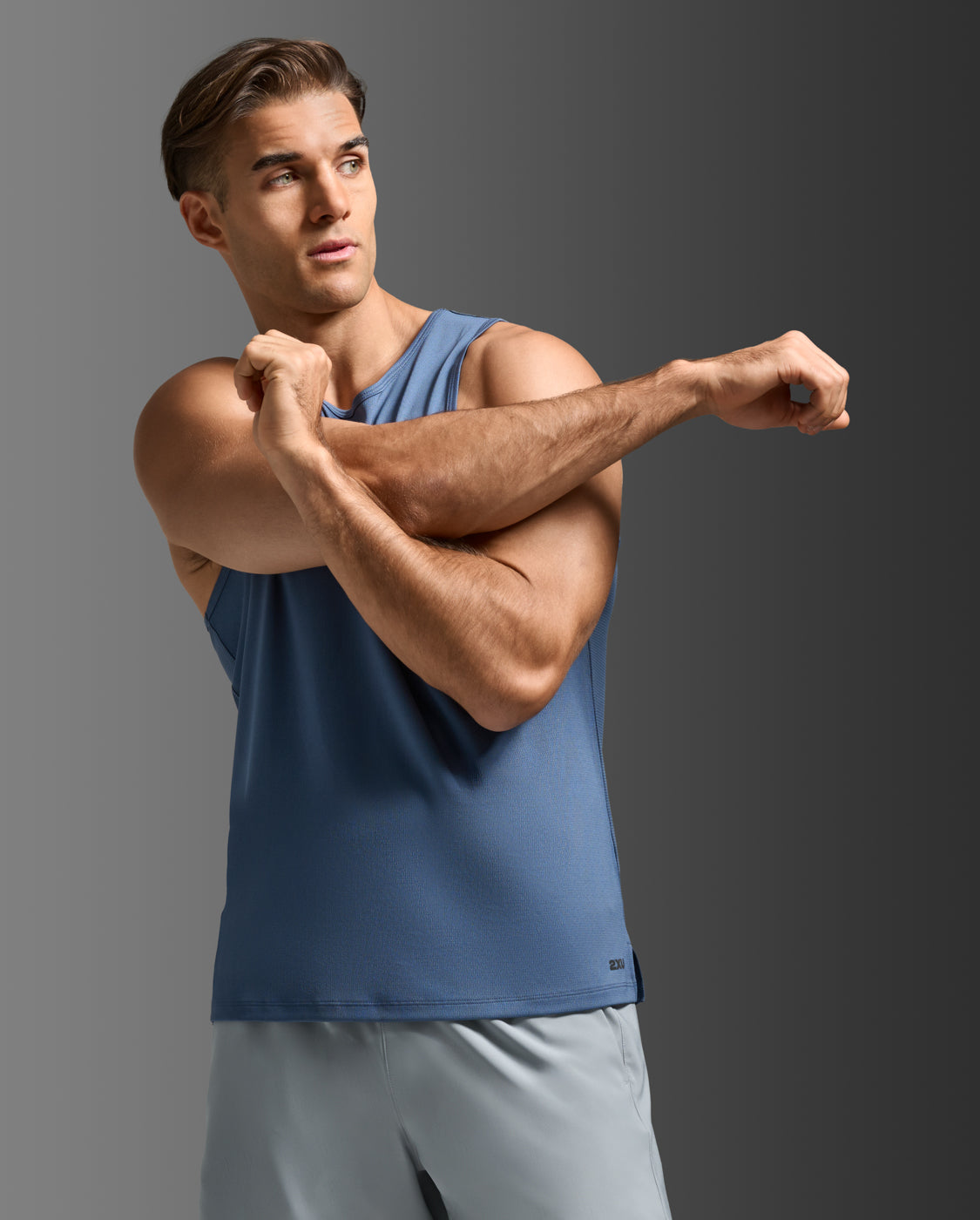 2xu-aero-tank-canotta-running-uomo-slim-fit-blu image 5