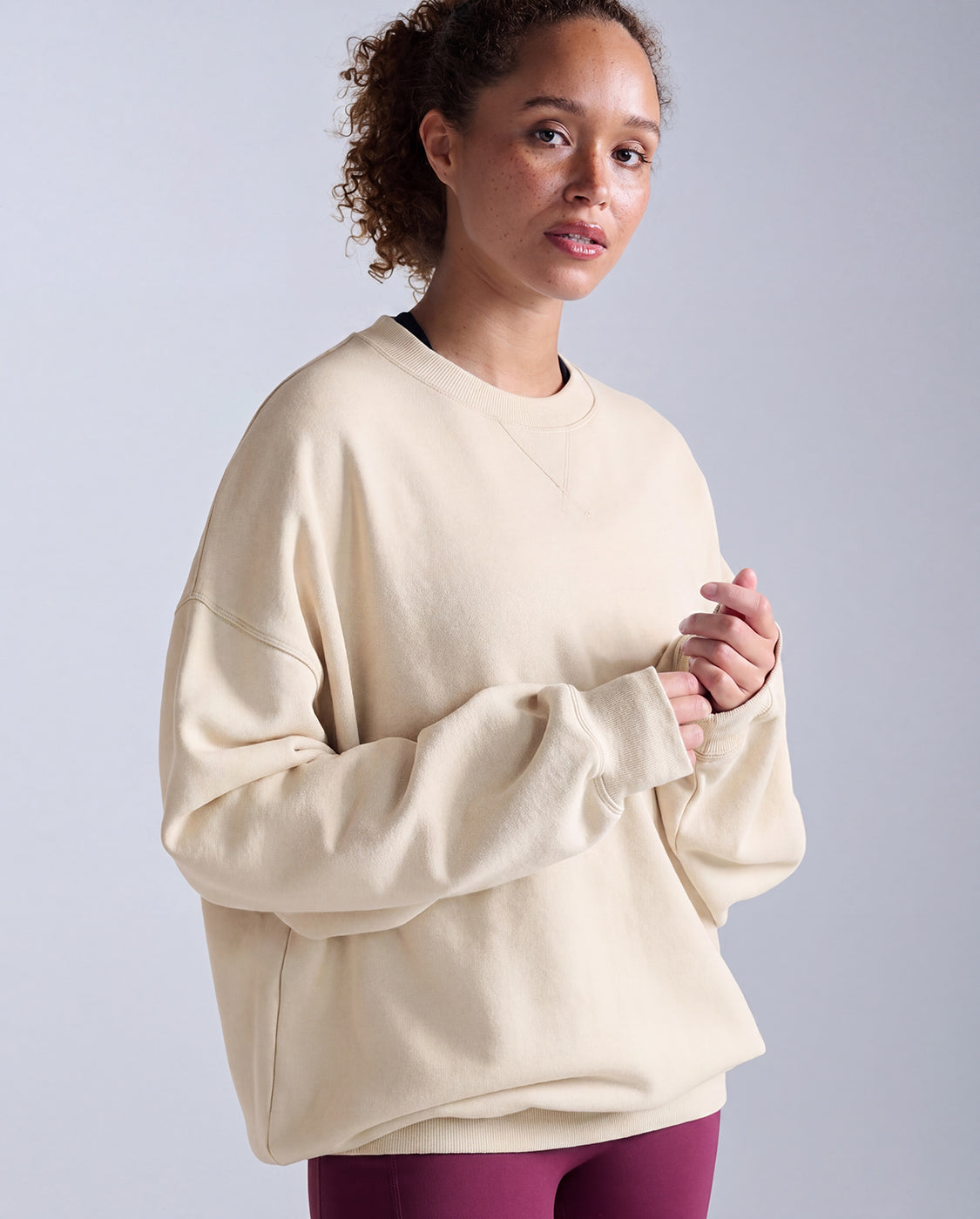 2xu-ez-felpa-girocollo-oversize-in-cotone-organico-uomo-beige image 7